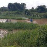 คบ.พลายชุมพล ใช้นวัตกรรม “สวพ.62” ฉีดพ่นกำจัดวัชพืชคลองสายใหญ่ เพิ่มประสิทธิภาพบริหารน้ำพิษณุโลก