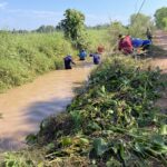 คบ.นเรศวร ลุยกำจัดสิ่งกีดขวางคลองหลัก เพิ่มประสิทธิภาพส่งน้ำช่วยเกษตรกรพรหมพิราม